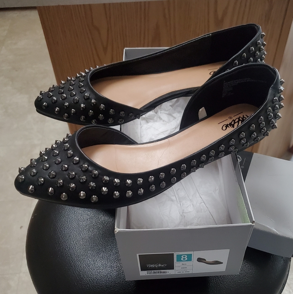 Womans flats